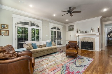 Exceptional Custom Home by Carl Gray Hinson in Prestigious - photo 7