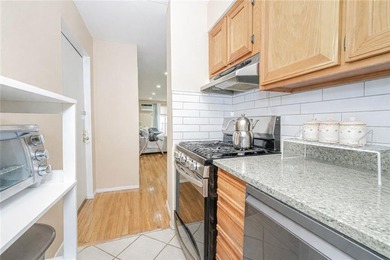 Bay Ridge-Beautiful one bedroom condominium positioned in the - photo 8