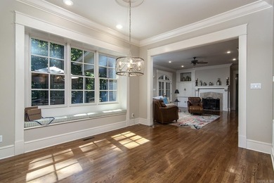 Exceptional Custom Home by Carl Gray Hinson in Prestigious - photo 8