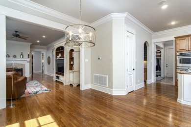 Exceptional Custom Home by Carl Gray Hinson in Prestigious - photo 9