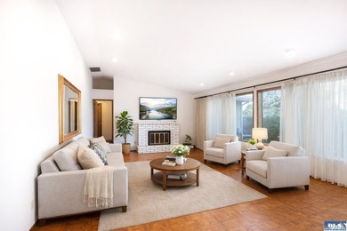 Comfortable 3 bedroom, 2 3/4 bath home on corner lot in Mains - photo 8