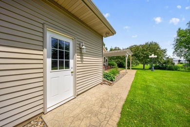 Welcome home to this beautifully maintained 3-bedroom home - photo 3