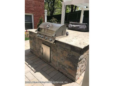 Manhattan living at a Staten Island price. Genuine one bedroom - photo 6