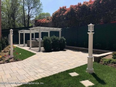 Manhattan living at a Staten Island price. Genuine one bedroom - photo 7
