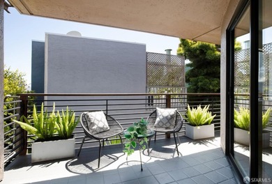 932 Broderick Street #2 is a beautifully renovated 2-bedroom - photo 11