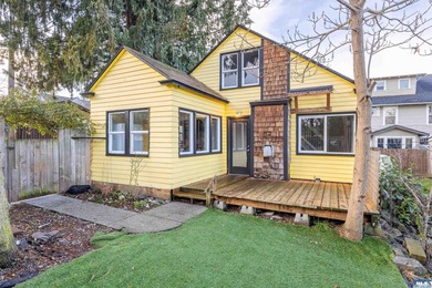 Strait Juan de Fuca  Home Active Under Contract in Port Angeles Washington