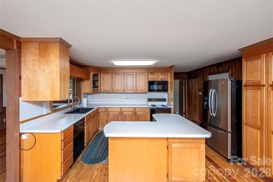 Welcome to this 4-bedroom, 3-bathroom waterfront retreat on the - photo 5