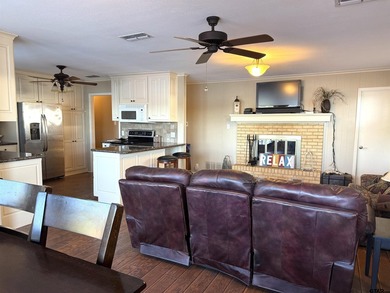 Escape to this charming 1 bedroom, 2- bath cabin perfectly - photo 7