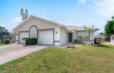 Cape Coral Area Townhome/Townhouse For Sale in Cape Coral Florida