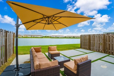 (private lake, pond, creek) Townhome/Townhouse For Sale in Miami Florida