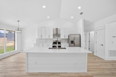 Welcome to this beautiful home located in the heart of Destin - photo 10