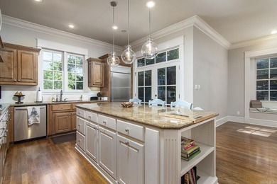 Exceptional Custom Home by Carl Gray Hinson in Prestigious - photo 13
