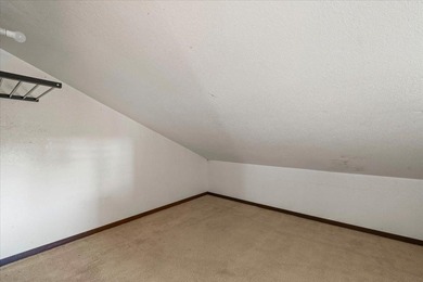 Welcome to this beautifully updated 4-bedroom, 3.5-bath home in - photo 14