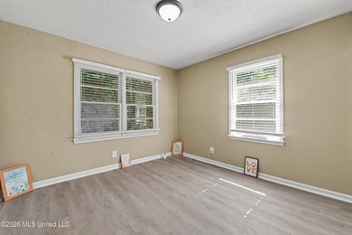 Lovely updated home with completely remodeled Kitchen including - photo 15