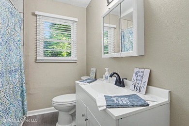 Lovely updated home with completely remodeled Kitchen including - photo 17