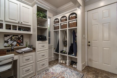 Exceptional Custom Home by Carl Gray Hinson in Prestigious - photo 22