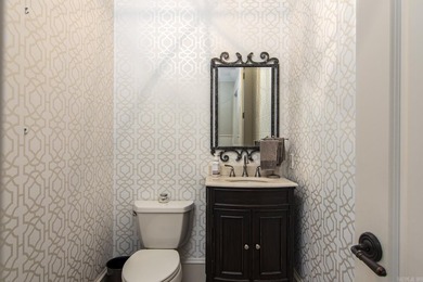Exceptional Custom Home by Carl Gray Hinson in Prestigious - photo 24