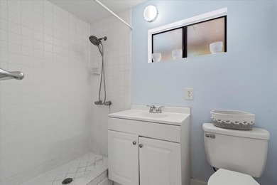 Welcome to this beautifully updated 4-bedroom, 3.5-bath home in - photo 27