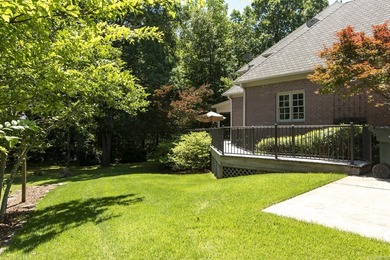 Exceptional Custom Home by Carl Gray Hinson in Prestigious - photo 42
