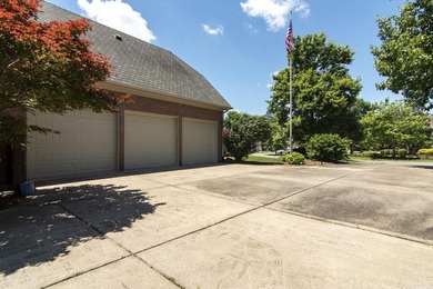 Exceptional Custom Home by Carl Gray Hinson in Prestigious - photo 44