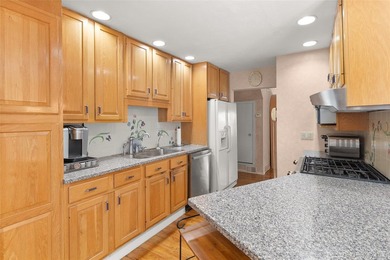 Welcome to this beautifully maintained and spacious home nestled - photo 2