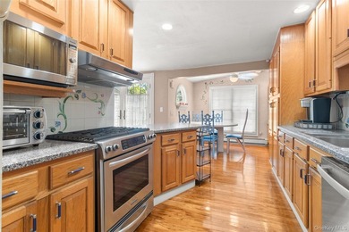 Welcome to this beautifully maintained and spacious home nestled - photo 4