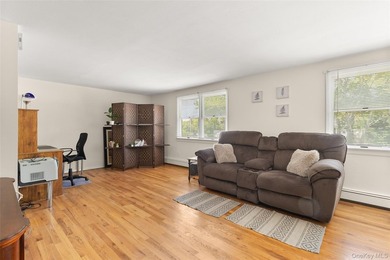 Welcome to this beautifully maintained and spacious home nestled - photo 8