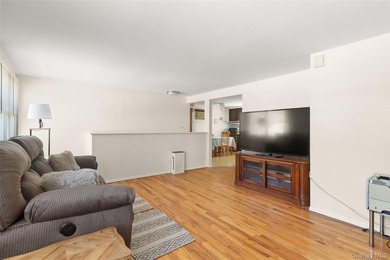 Welcome to this beautifully maintained and spacious home nestled - photo 10