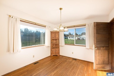 Comfortable 3 bedroom, 2 3/4 bath home on corner lot in Mains - photo 15