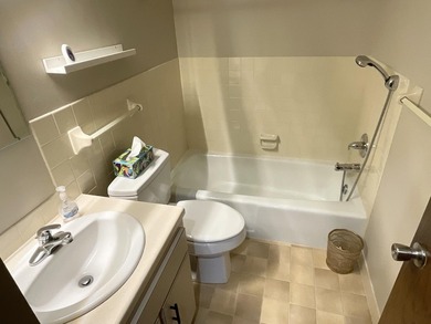 Stunning main floor 2-bedroom, 2-bath condominium in the Austin - photo 15