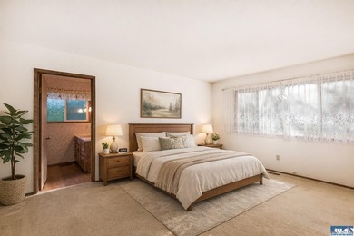 Comfortable 3 bedroom, 2 3/4 bath home on corner lot in Mains - photo 20