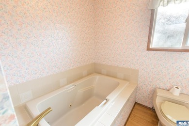 Comfortable 3 bedroom, 2 3/4 bath home on corner lot in Mains - photo 24