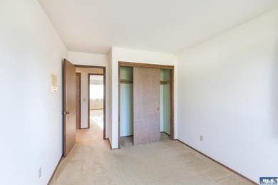 Comfortable 3 bedroom, 2 3/4 bath home on corner lot in Mains - photo 28