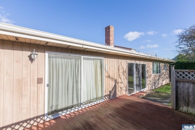 Comfortable 3 bedroom, 2 3/4 bath home on corner lot in Mains - photo 35