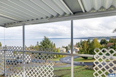 Wake up to breathtaking views of the Strait of Juan de Fuca - photo 8