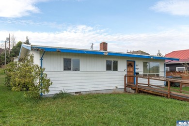 Strait Juan de Fuca  Home Active Under Contract in Port Angeles Washington