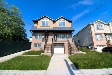 Stunning semi-attached new construction home! This beautifully - photo 1
