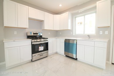 Stunning semi-attached new construction home! This beautifully - photo 8