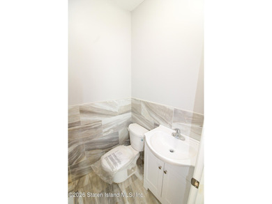 Stunning semi-attached new construction home! This beautifully - photo 9