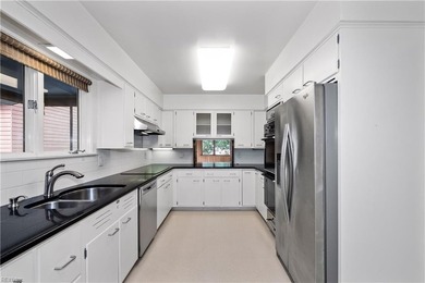 Classic circa 1968 oceanfront residence sited on a prime 50' x - photo 15