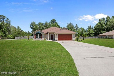 A welcoming three-bedroom, two-bath vinyl-sided home combines - photo 1