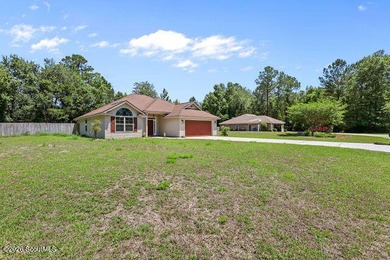 A welcoming three-bedroom, two-bath vinyl-sided home combines - photo 3