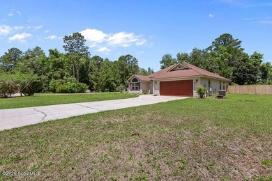 A welcoming three-bedroom, two-bath vinyl-sided home combines - photo 4