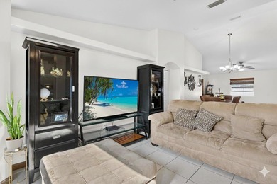 Welcome to this beautifully maintained home offering 3 bedrooms - photo 7