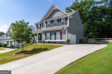 Beautifully maintained and move-in ready, this 4-bedroom, 2 - photo 2