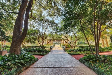 LUXURY REDEFINED Welcome to Unit 1315 where sophisticated living