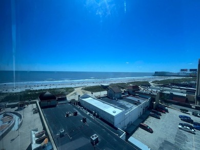 Enjoy direct ocean views from this spacious 1-bedroom, 1-bath - photo 4