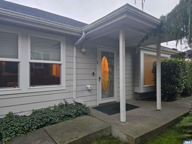 Welcome home to this 3 bedroom, 2 bath 1726 sq. ft. house - photo 4