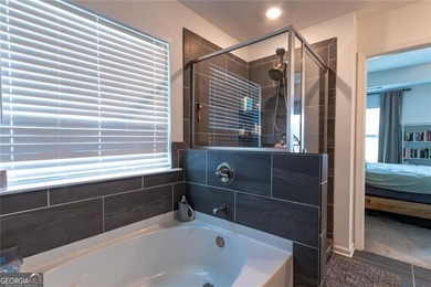 Beautifully maintained and move-in ready, this 4-bedroom, 2 - photo 6
