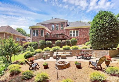 Discover refined living in this elegant full brick home on 3rd - photo 39